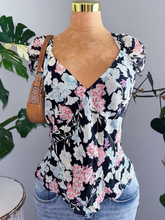 Jones New York Tops - Jones New York 100% Silk Floral Puff Sleeve Handkerchief Hem Blouse – Size 16